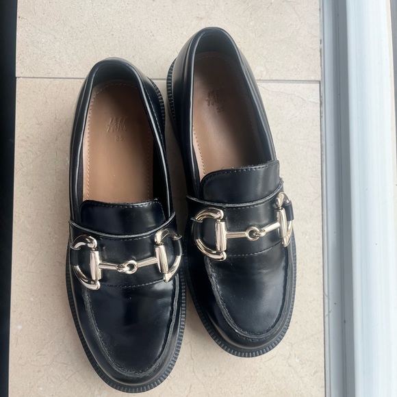 Women’s loafers size 35 worn once - Picture 2 of 2